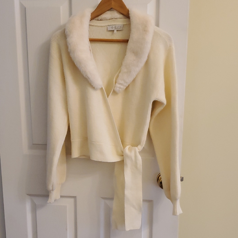 NWOT WAYF Cream Wrap Cardigan with Faux Fur Collar Size S